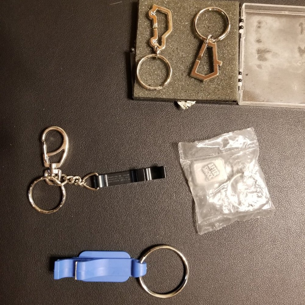 lot of key chains vintage - Picture 5 of 5